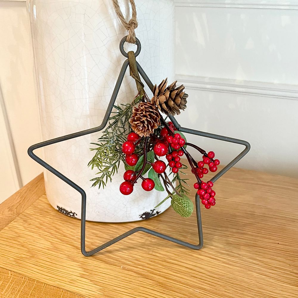 Metal Star Wreath With Berries & Cones